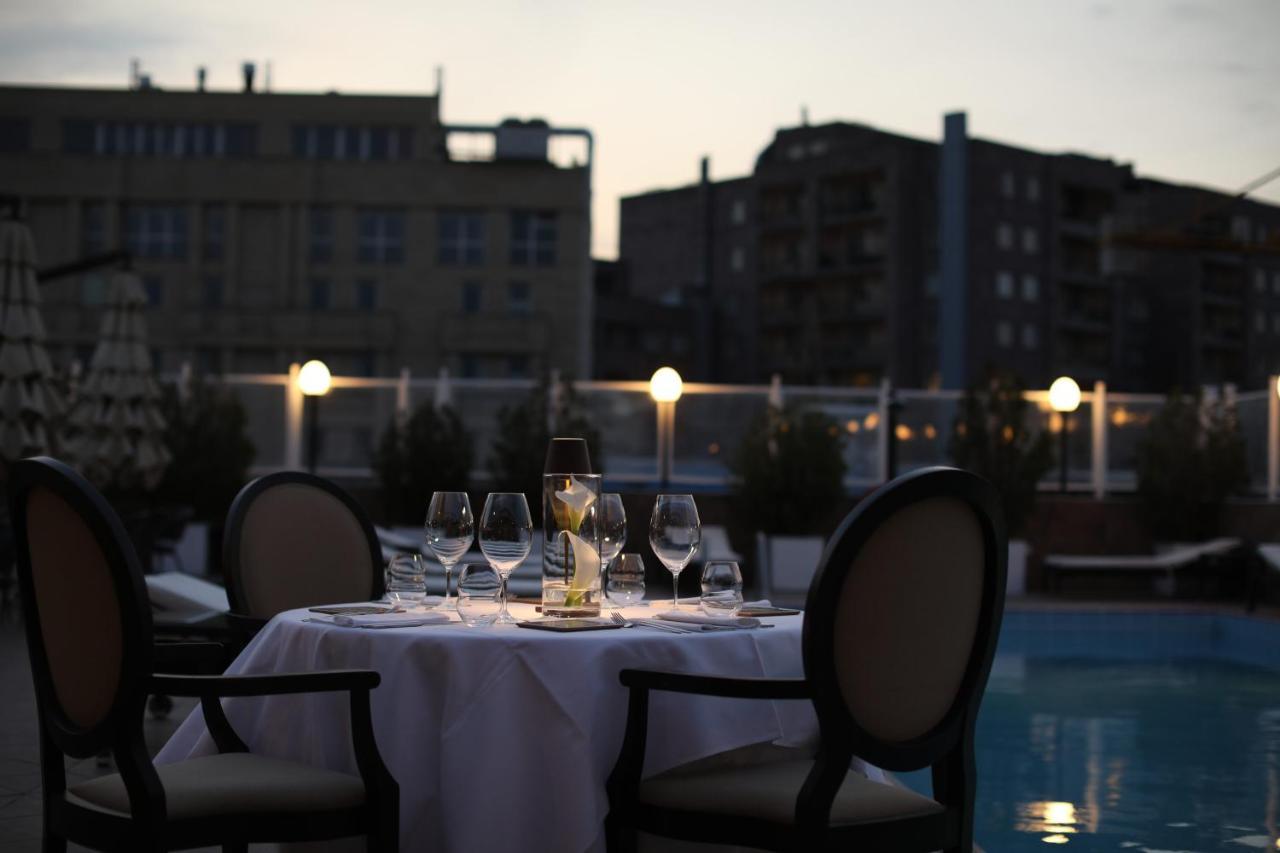 Grand Hotel Yerevan - Small Luxury Hotels Of The World Екстериор снимка The Pool Bar