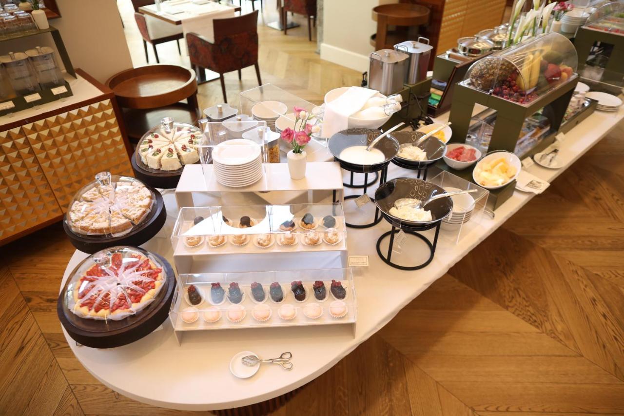 Grand Hotel Yerevan - Small Luxury Hotels Of The World Екстериор снимка A dessert buffet
