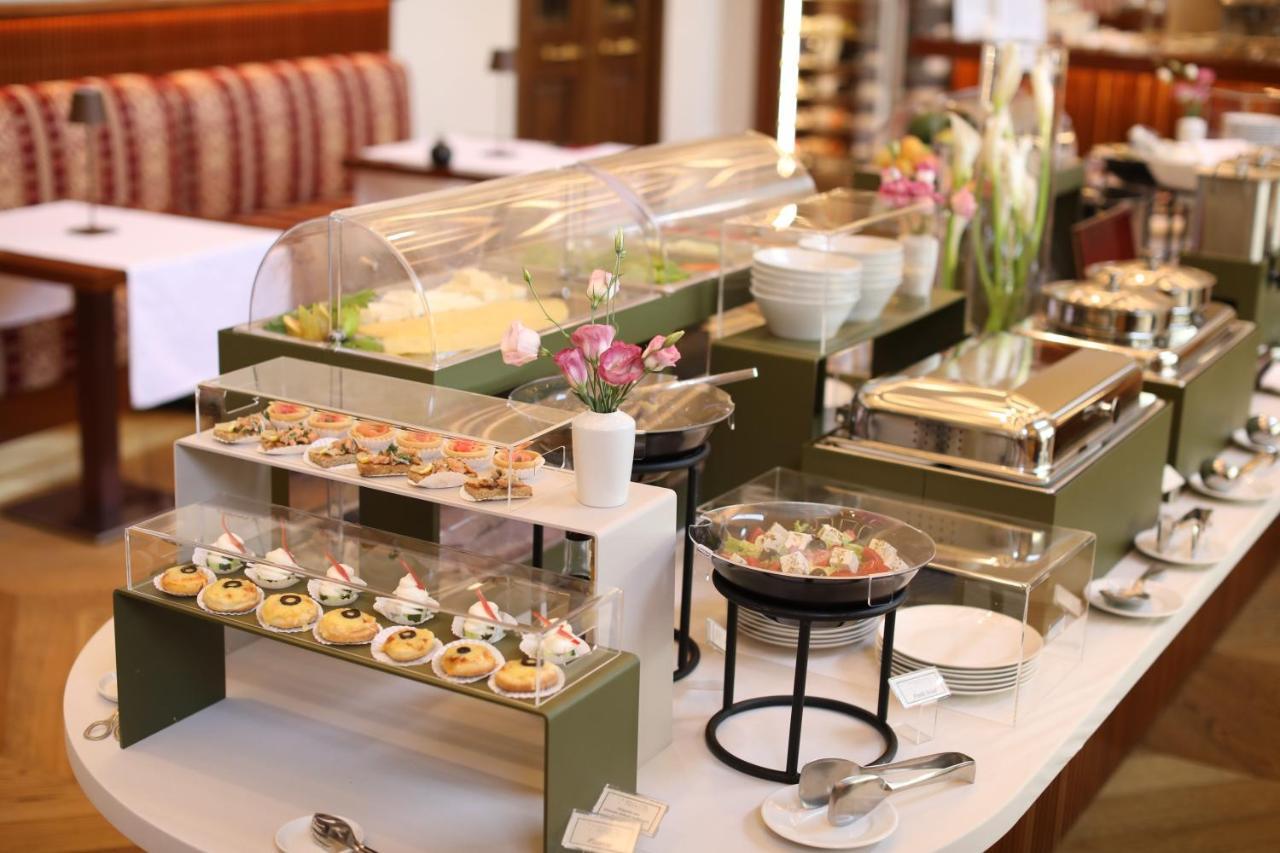 Grand Hotel Yerevan - Small Luxury Hotels Of The World Екстериор снимка A buffet at a hotel