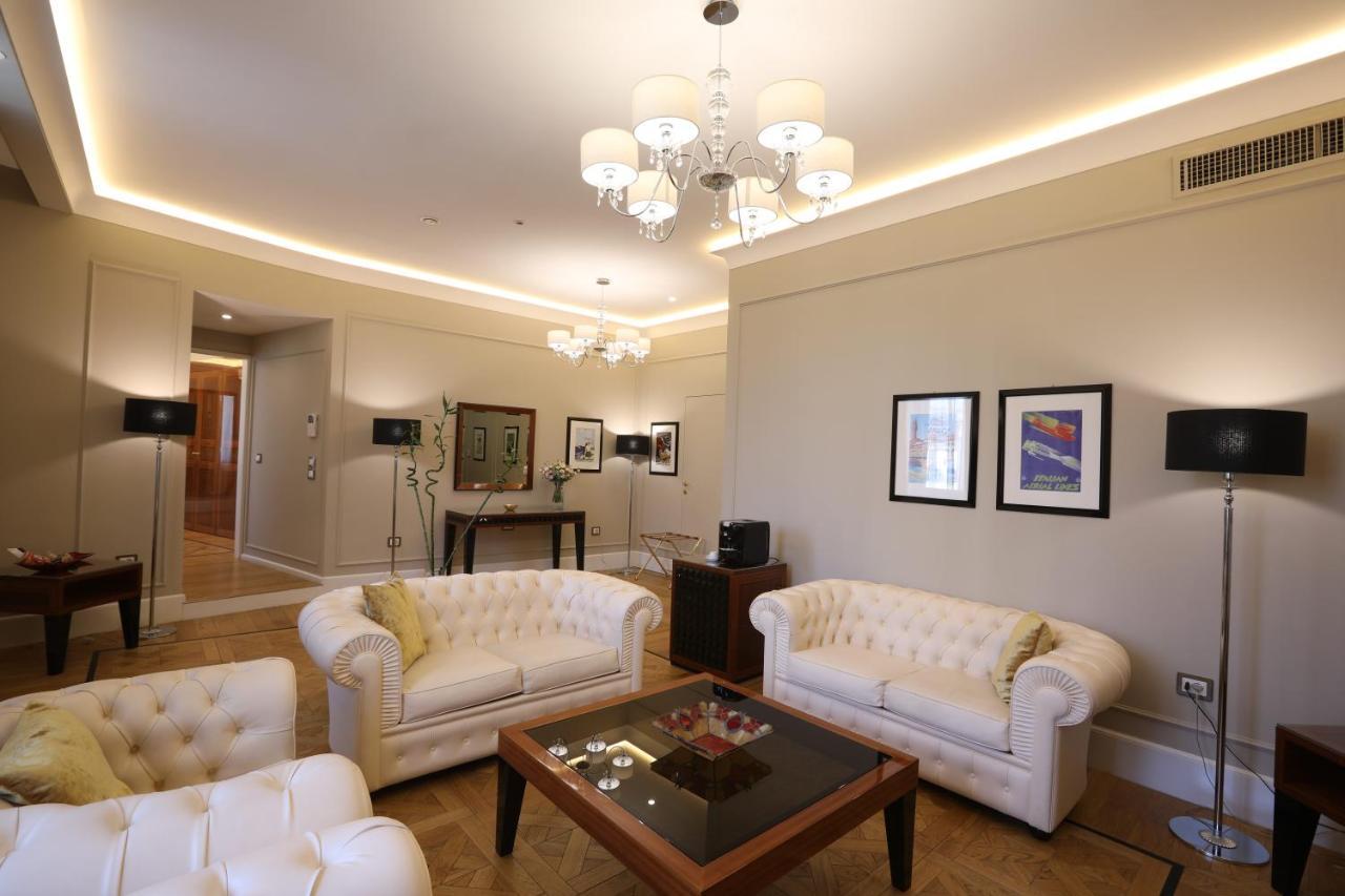 Grand Hotel Yerevan - Small Luxury Hotels Of The World Екстериор снимка The interior of the suite