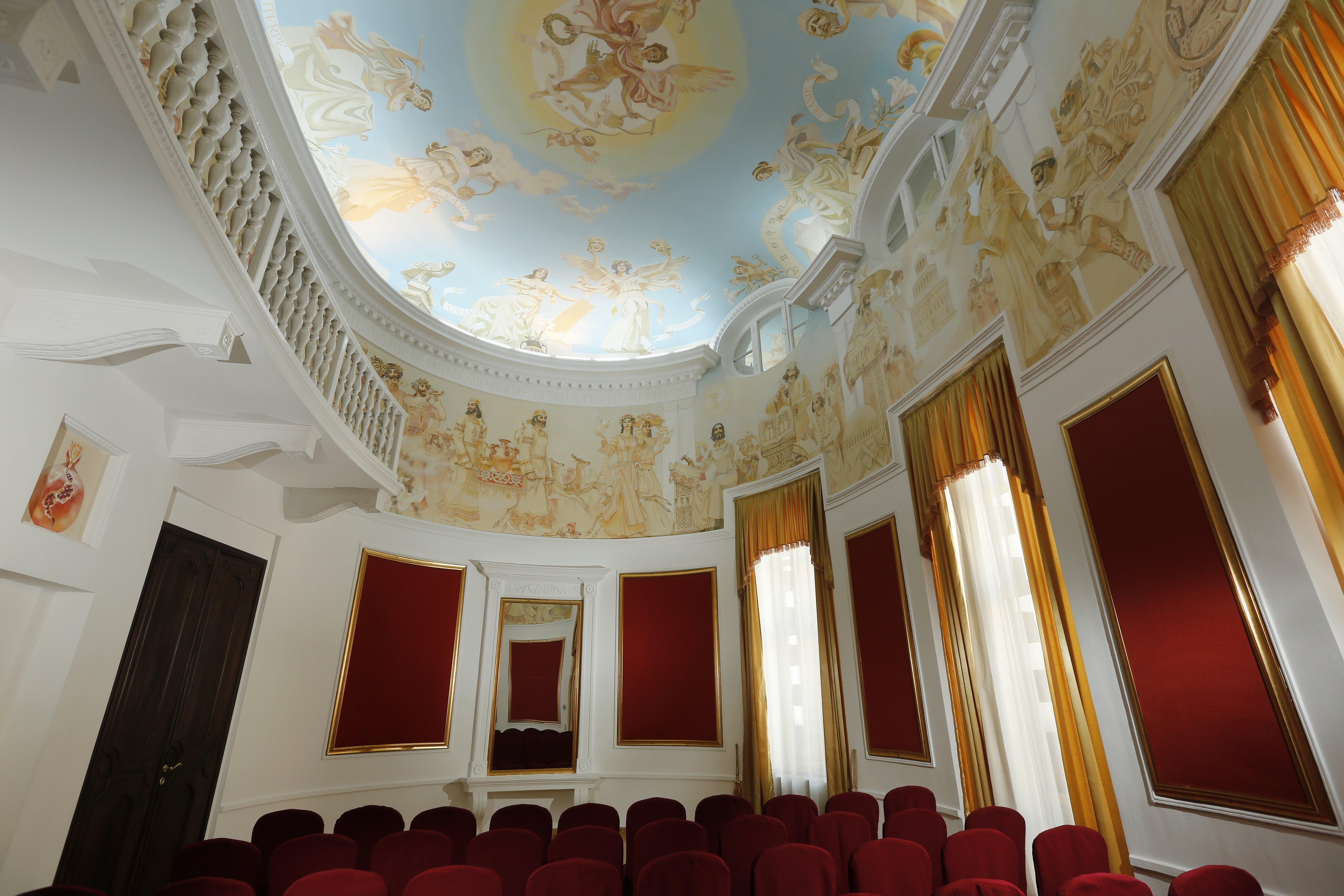 Grand Hotel Yerevan - Small Luxury Hotels Of The World Екстериор снимка The interior of the theatre