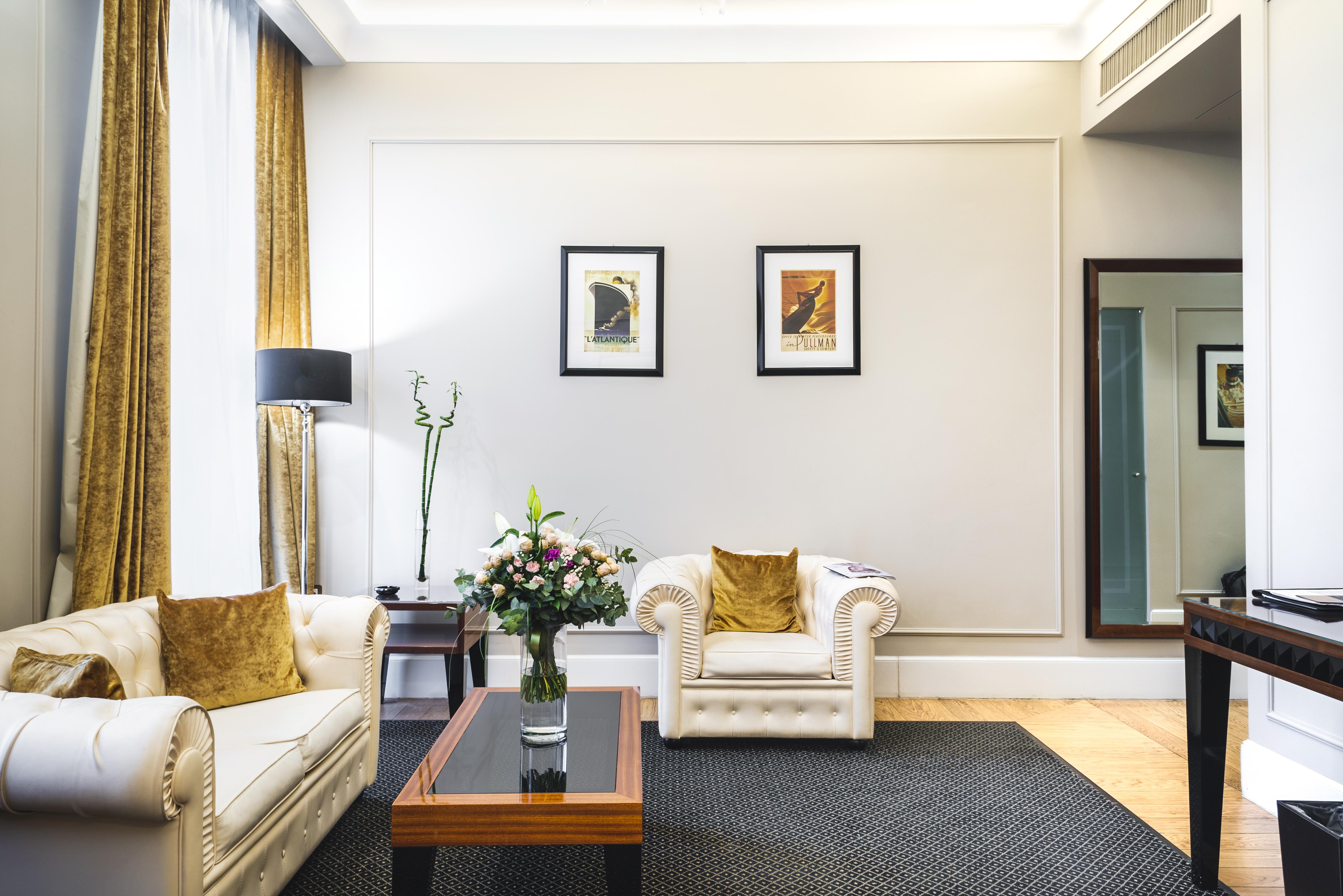 Grand Hotel Yerevan - Small Luxury Hotels Of The World Екстериор снимка The Drawing Room at The Albany
