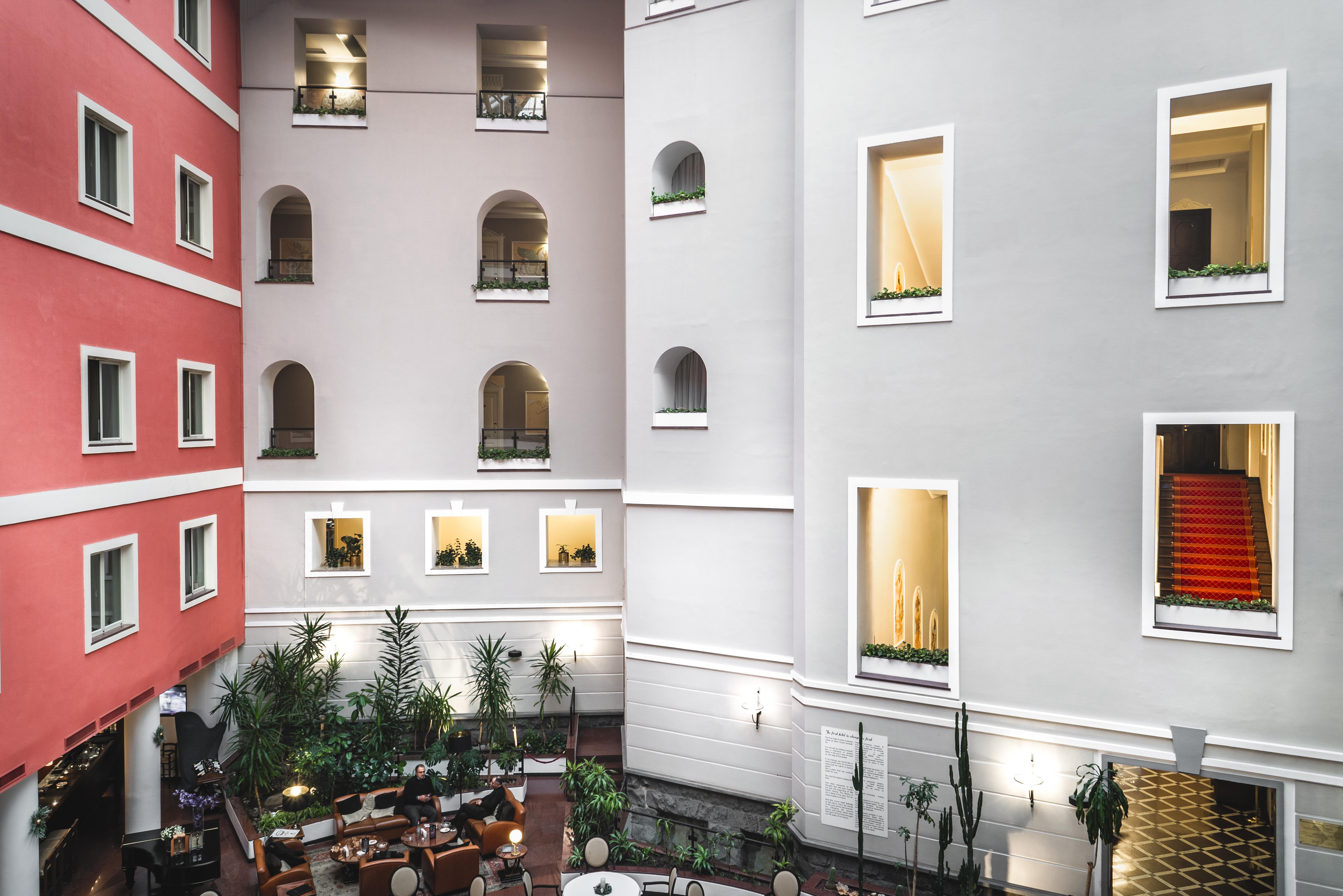 Grand Hotel Yerevan - Small Luxury Hotels Of The World Екстериор снимка