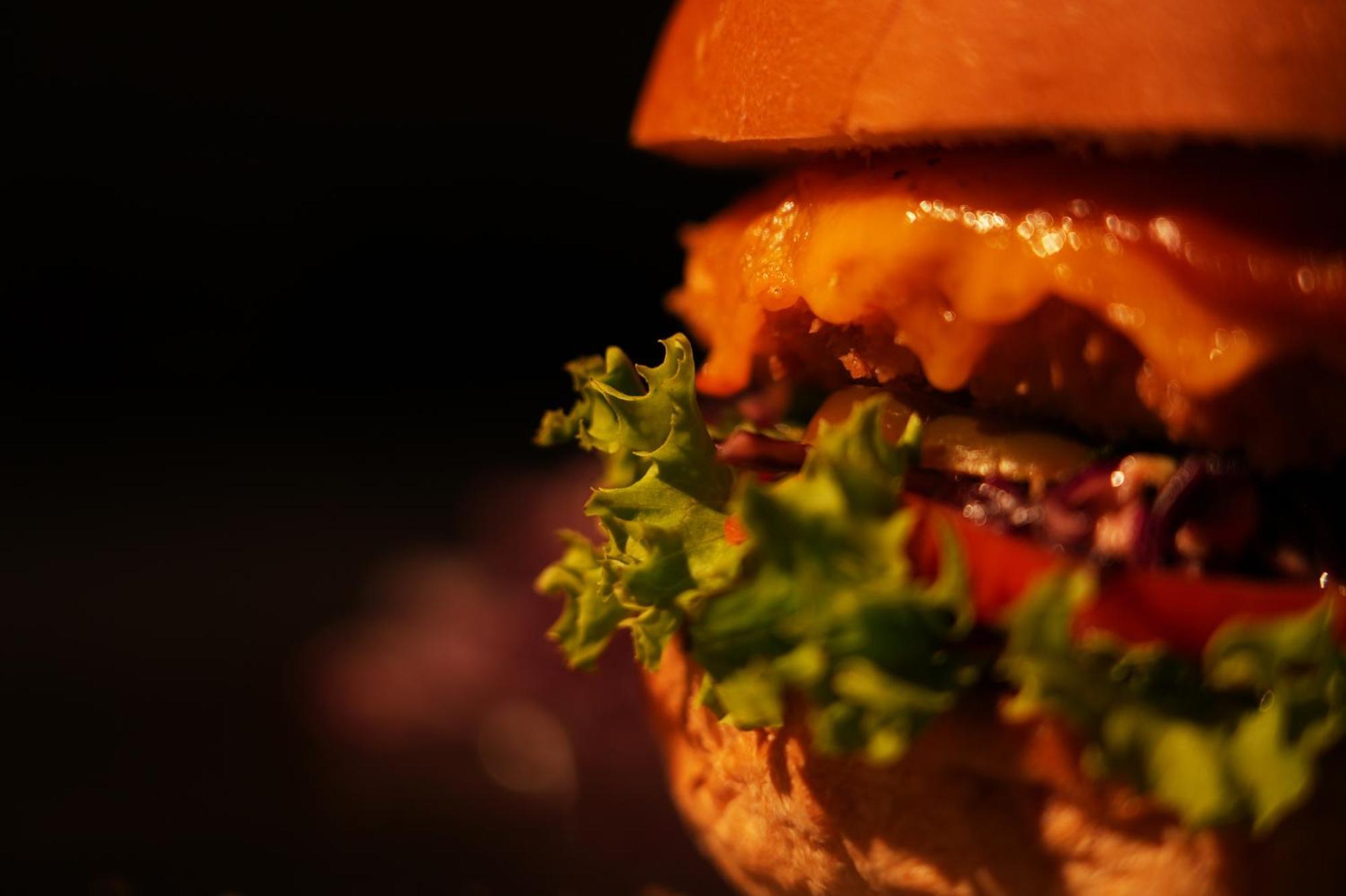 Grand Hotel Yerevan - Small Luxury Hotels Of The World Екстериор снимка A cheeseburger