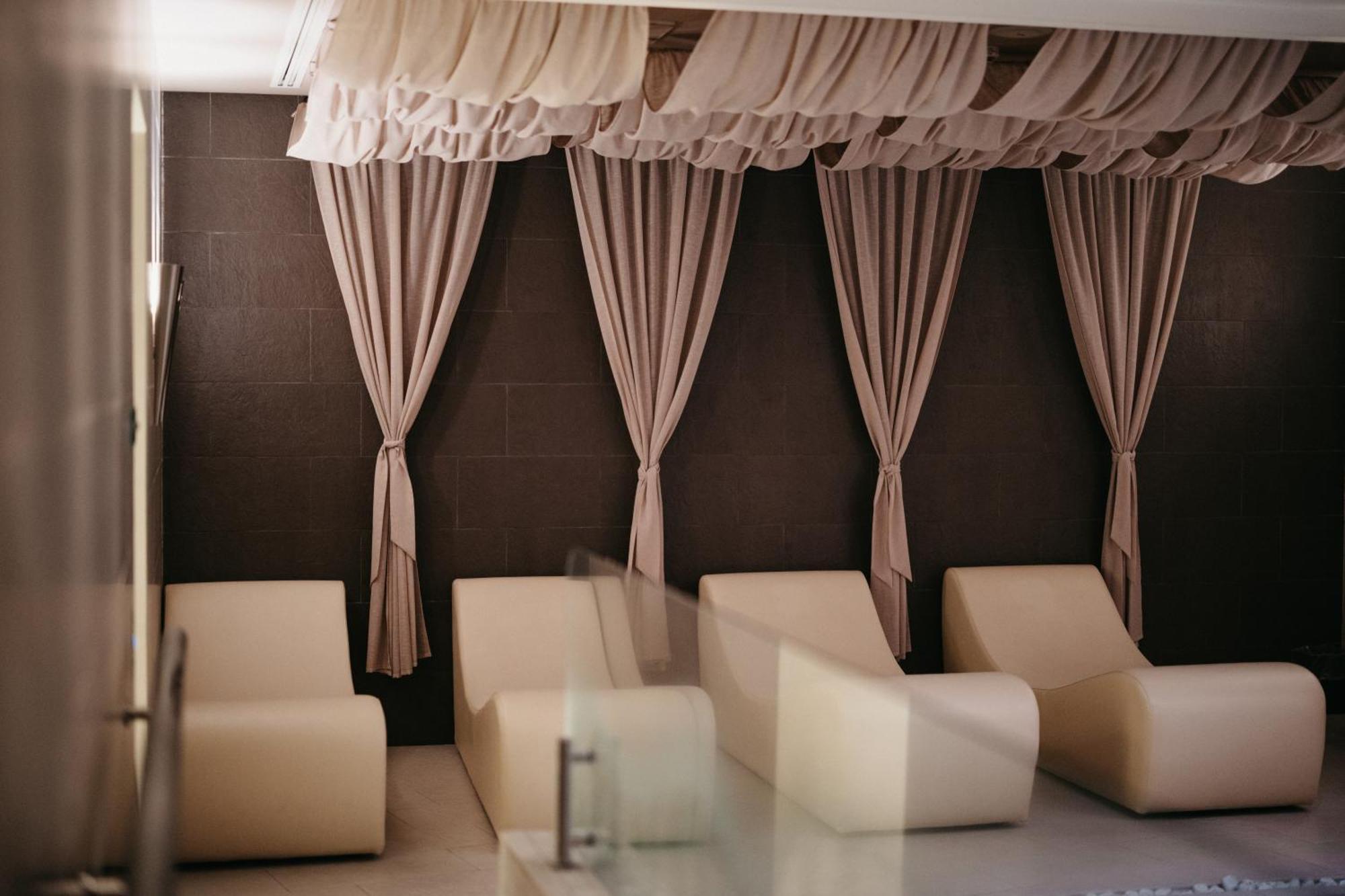 Grand Hotel Yerevan - Small Luxury Hotels Of The World Екстериор снимка The spa at The Dorchester