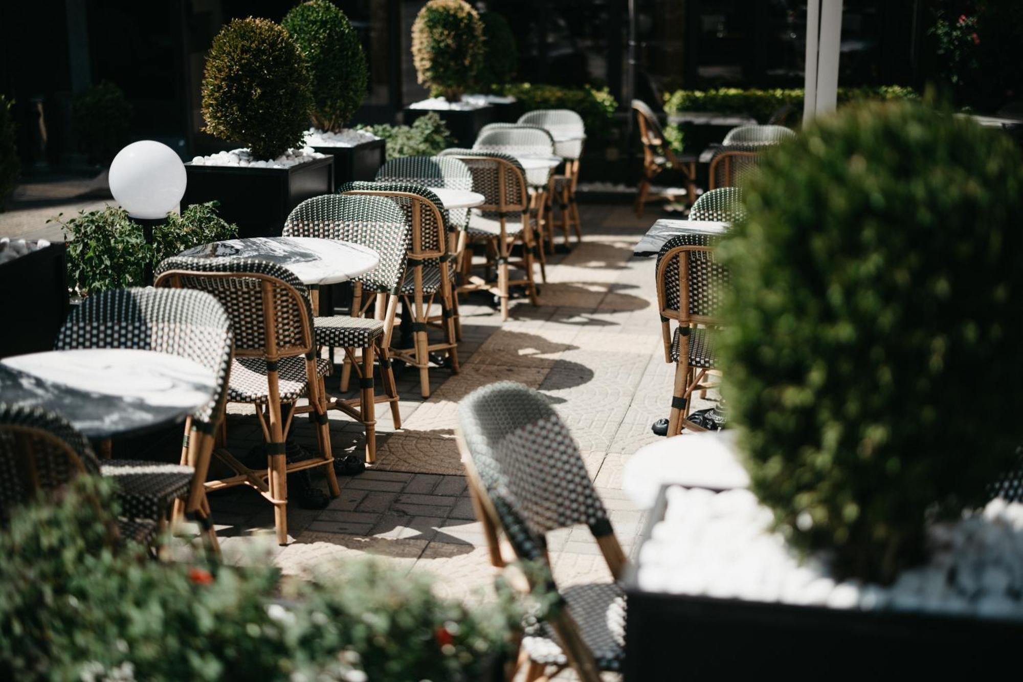 Grand Hotel Yerevan - Small Luxury Hotels Of The World Екстериор снимка The Terrace at The Ivy Collection