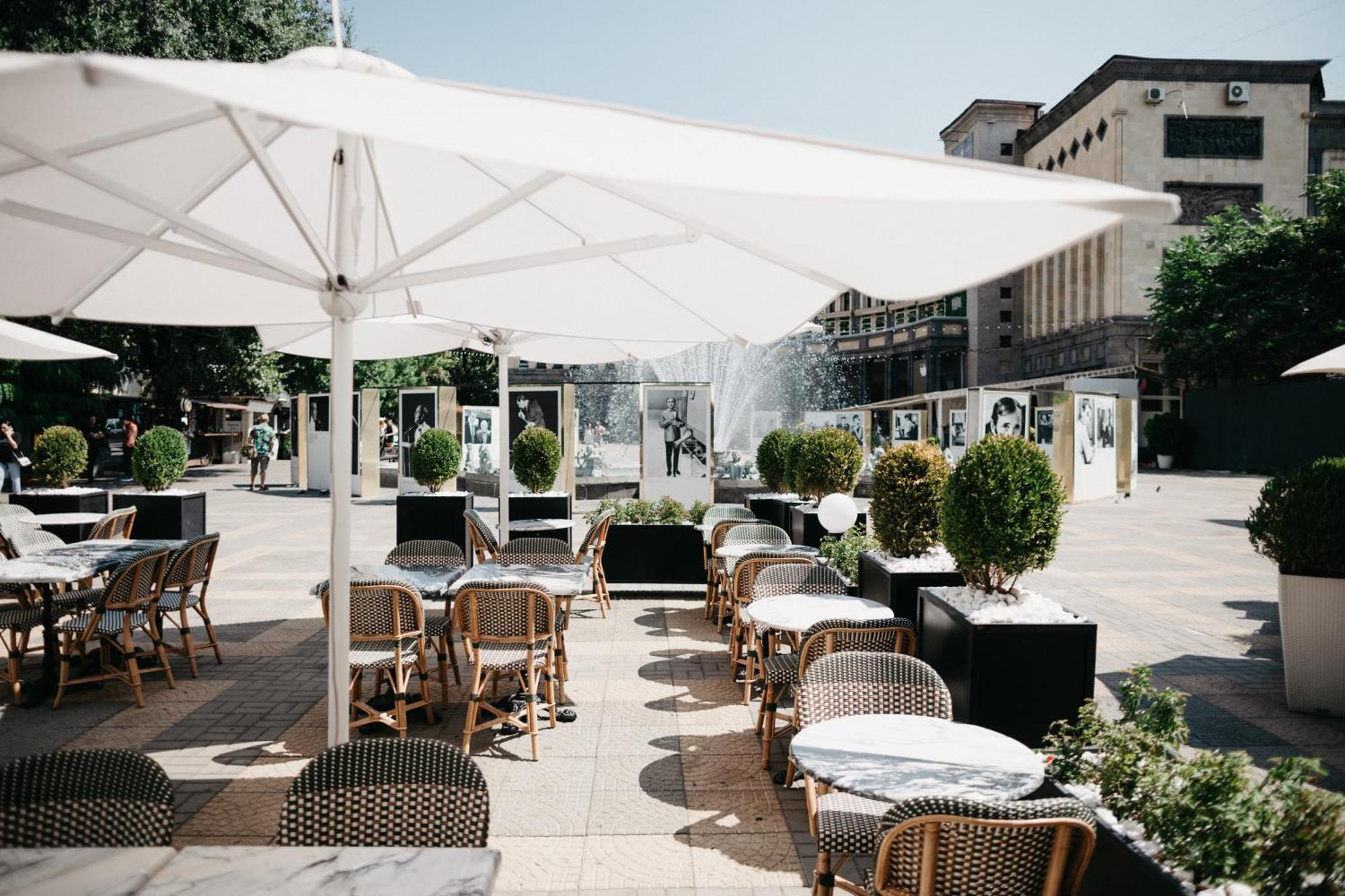 Grand Hotel Yerevan - Small Luxury Hotels Of The World Екстериор снимка The Square