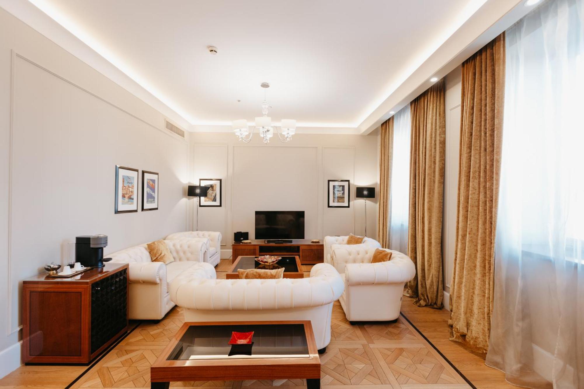 Grand Hotel Yerevan - Small Luxury Hotels Of The World Екстериор снимка