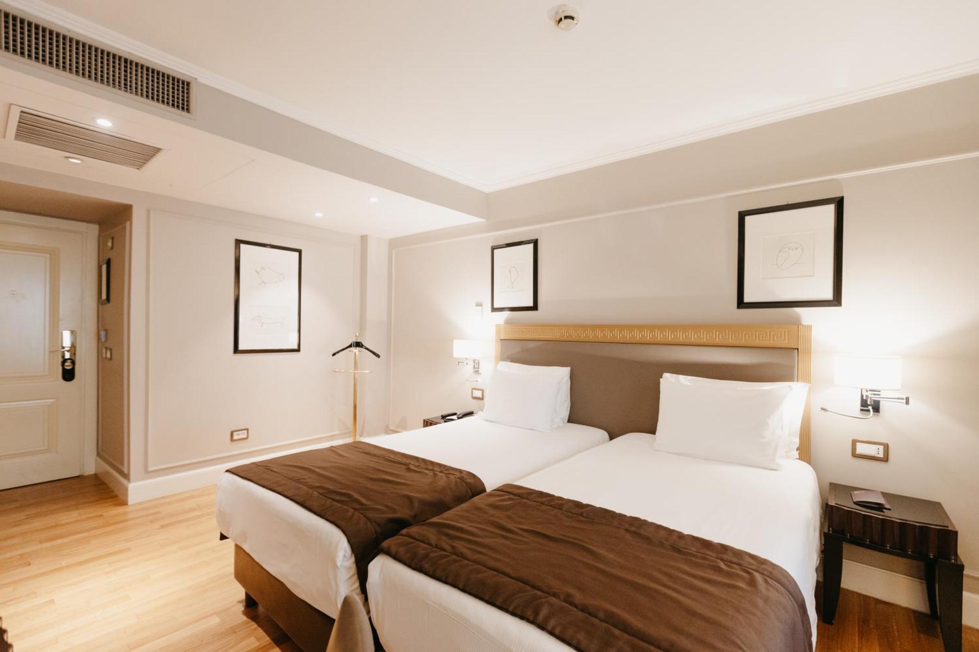 Grand Hotel Yerevan - Small Luxury Hotels Of The World Екстериор снимка
