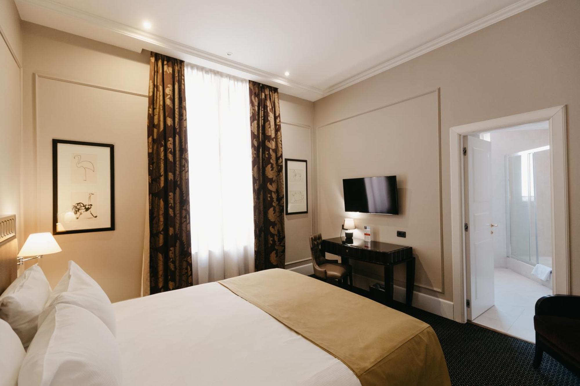 Grand Hotel Yerevan - Small Luxury Hotels Of The World Екстериор снимка