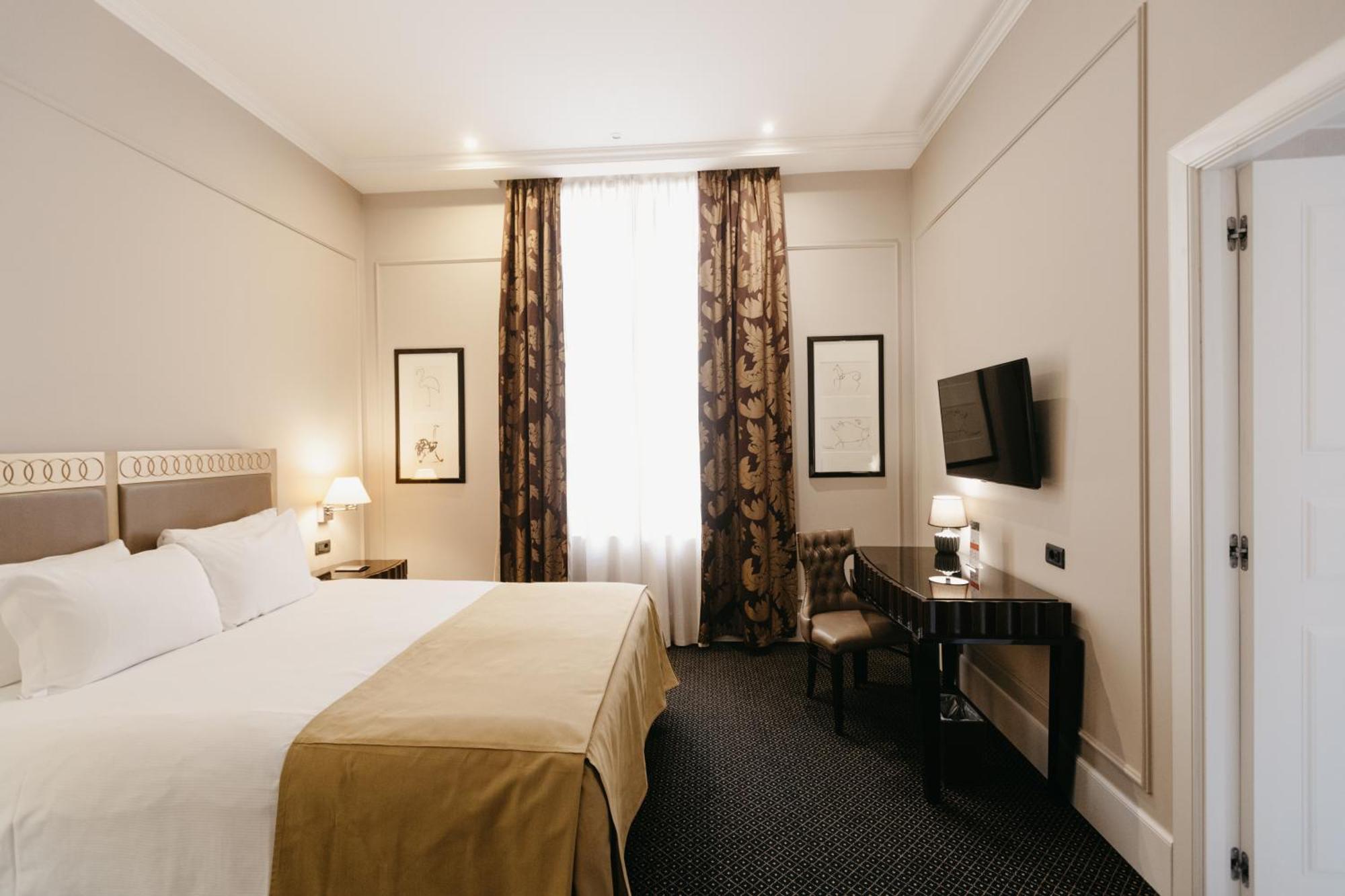 Grand Hotel Yerevan - Small Luxury Hotels Of The World Екстериор снимка
