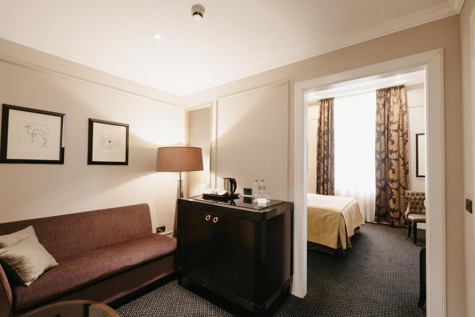Grand Hotel Yerevan - Small Luxury Hotels Of The World Екстериор снимка