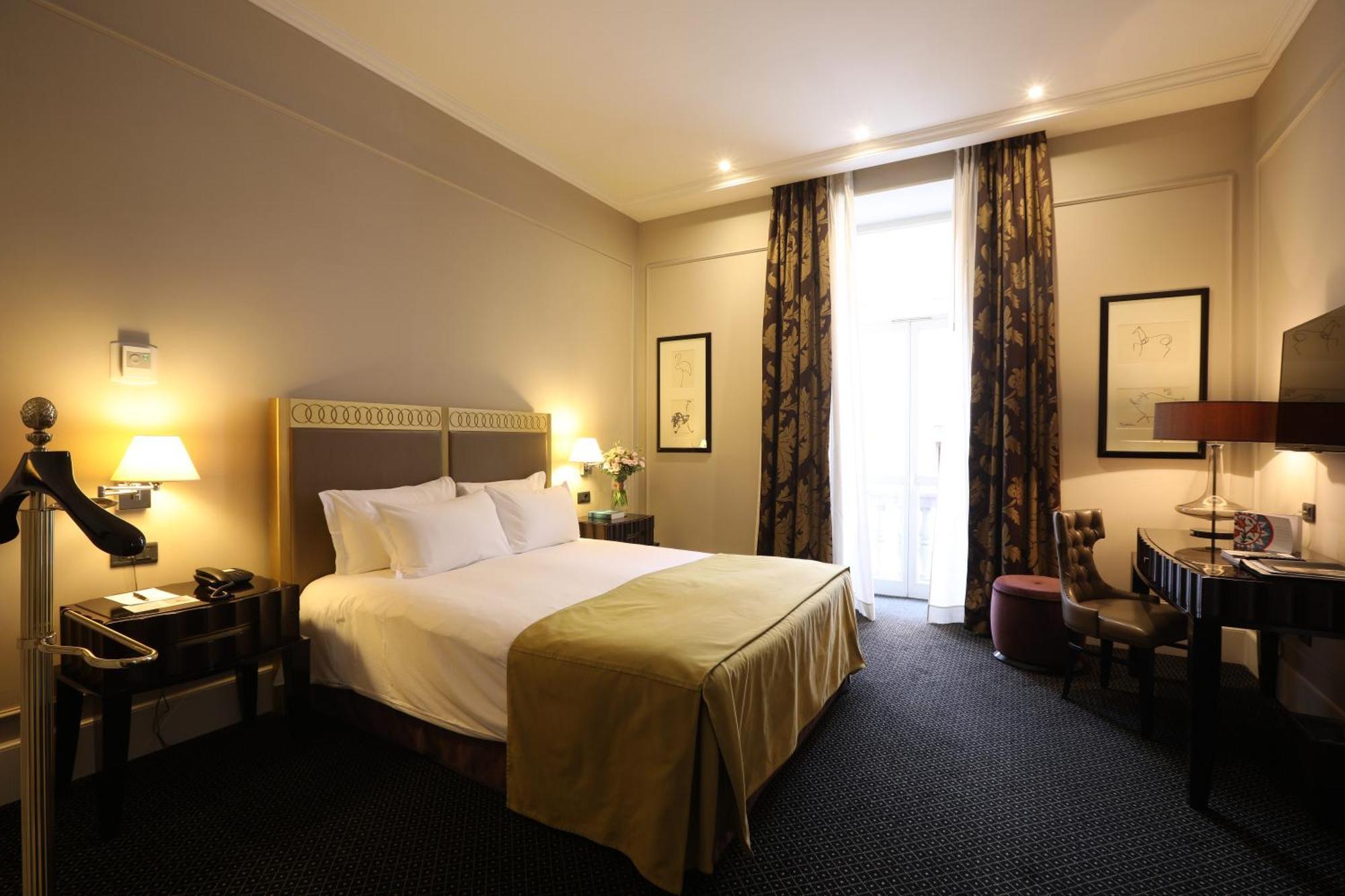 Grand Hotel Yerevan - Small Luxury Hotels Of The World Екстериор снимка