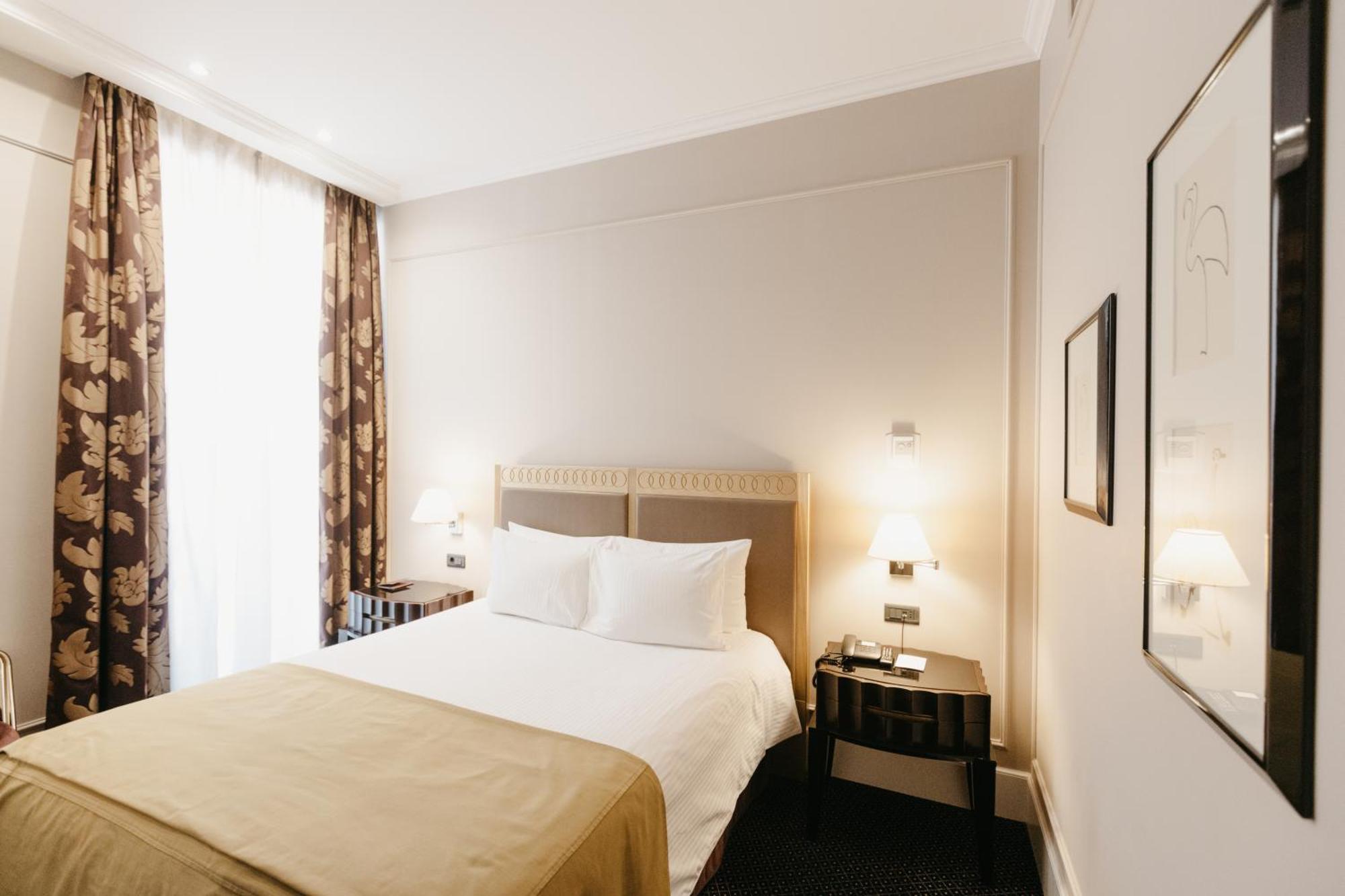 Grand Hotel Yerevan - Small Luxury Hotels Of The World Екстериор снимка